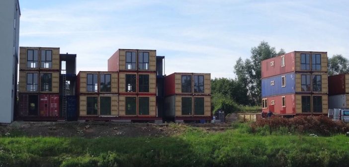 15 appartements construits à l'aide de containers fleuriront bientôt à Pont-à-Celles