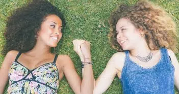 Actus brulantes : rencontre lesbienne et mariage lesbien