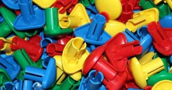 Injection plastique, comment sont fabriqués les objets plastiques de notre quotidien ?