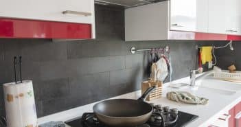 Comment refaire sa cuisine avec des plaques ? Rénovation cuisine