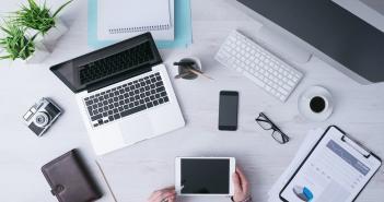 Quelles sont les différentes missions d’une agence Web ? Un communicateur Web avec ses outils
