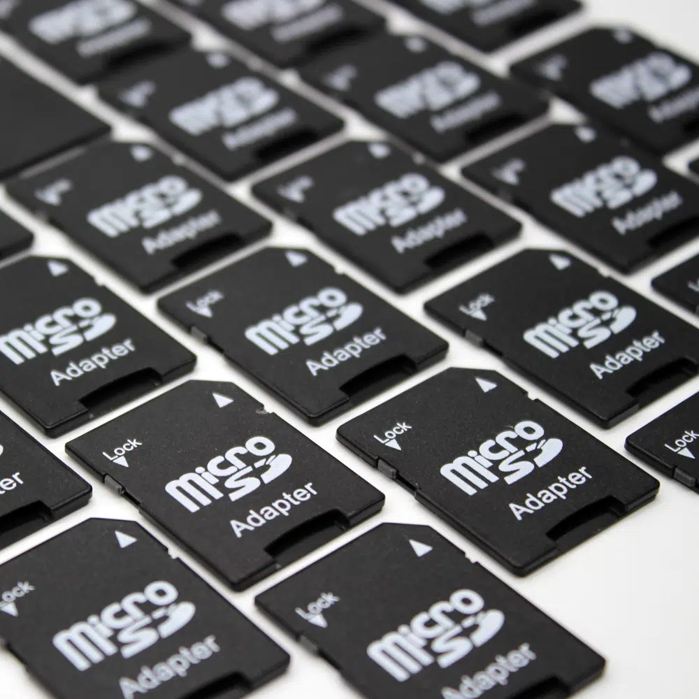 Une collection de cartes mémoires MicroSD