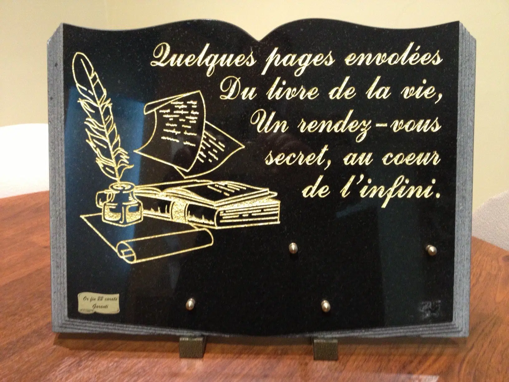 Un modèle de plaque funéraire