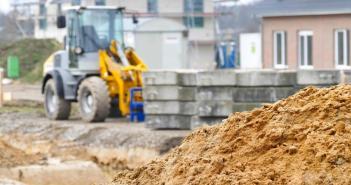 Quelques exemples de véhicules professionnels qui interviennent sur un chantier de construction Des véhicules de construction