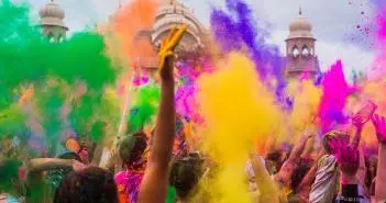 La célébration de la Holi