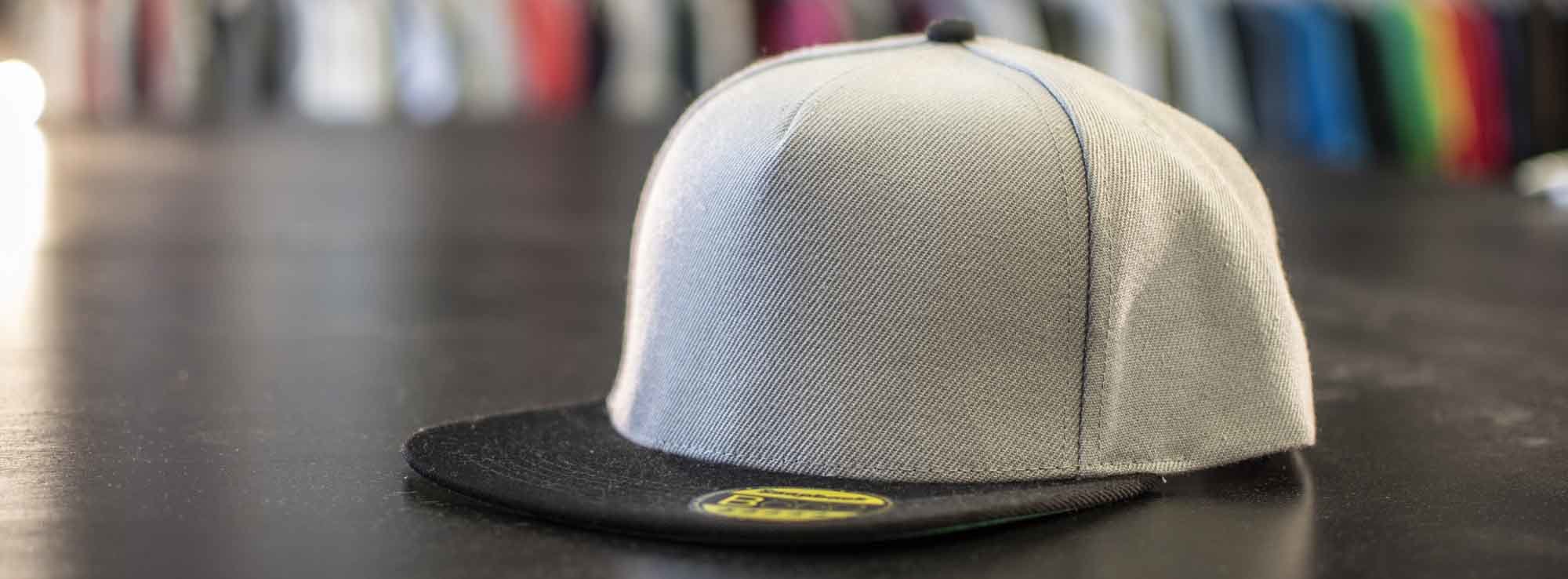 Une casquette strapback