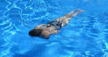Un abri de piscine motorisé rend l'usage tellement plus simple