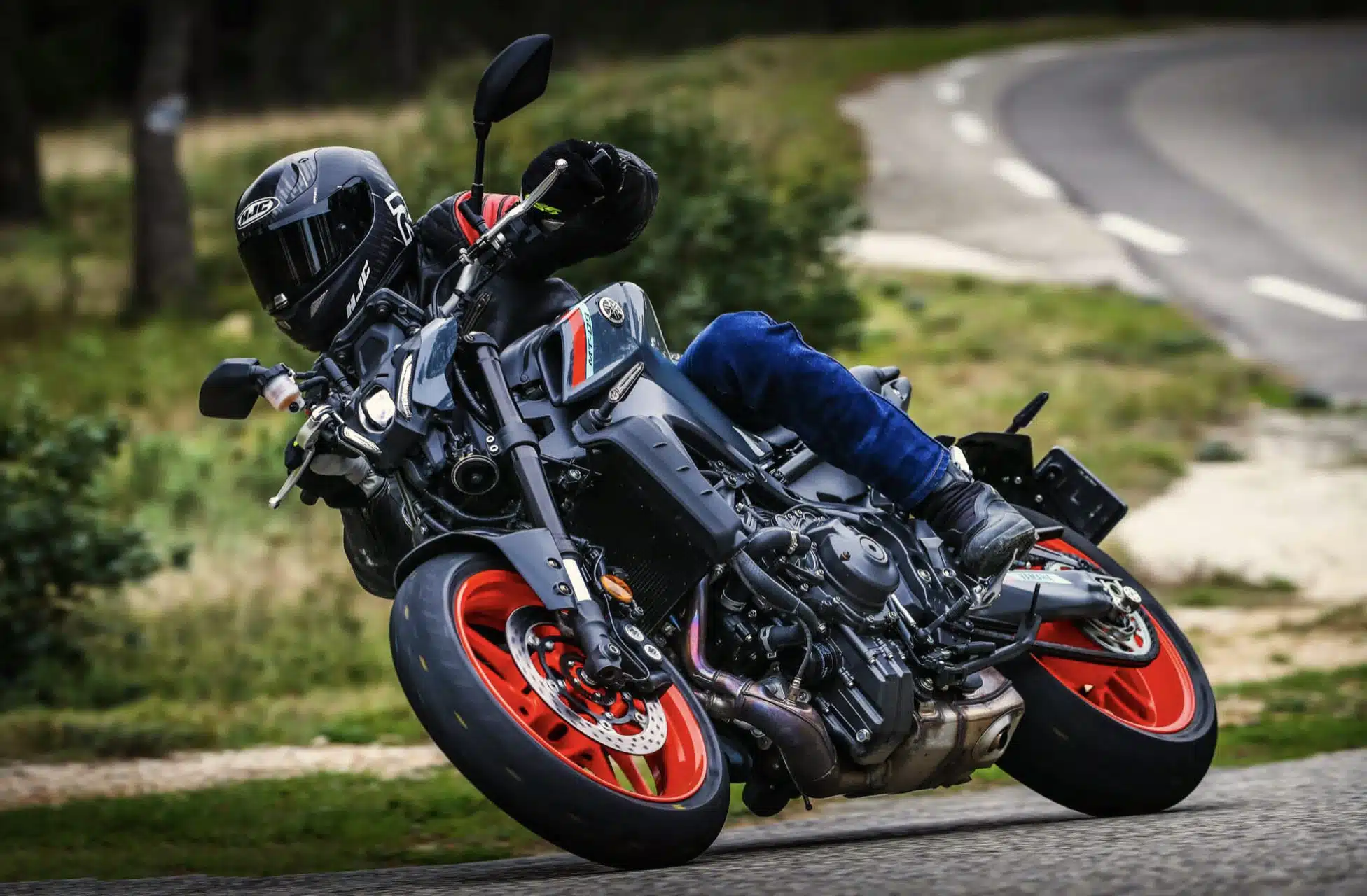 Découvrez la yamaha mt-09 en quelques mots