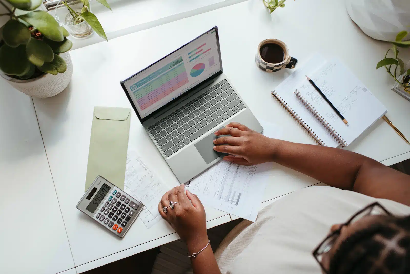 Choisir la forme juridique adaptée à son activité : les options à considérer