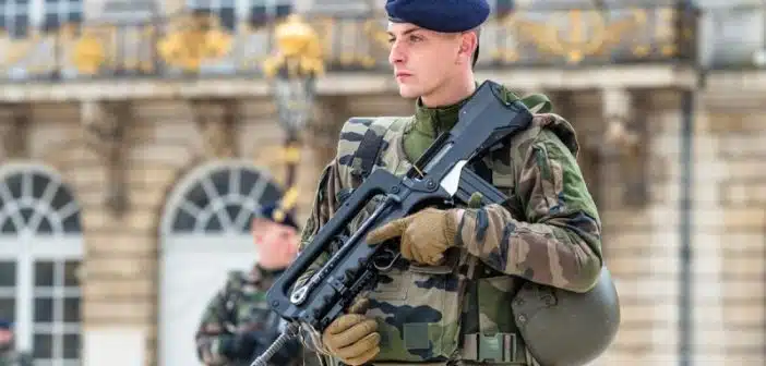 On vous explique tout ce que vous devez savoir sur le FAMAS militaire