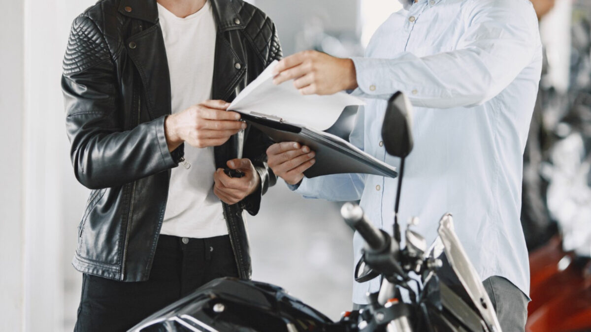 Quelle moto choisir pour allier performance et confort ?